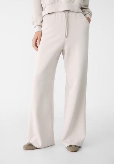 Bell-bottom pants made of soft fabric