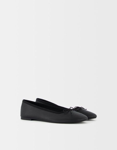 Ballet flats with bow detail