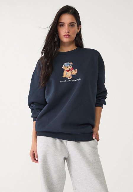 Sweatshirt with bear embroidery