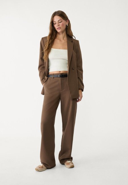 Formal pants in a relaxed straight fit with a belt