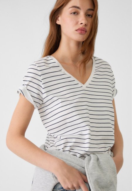 Basic striped V-neck T-shirt