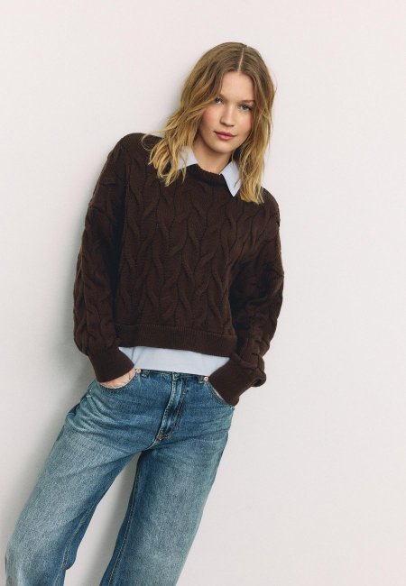 Removable collar sweater