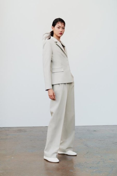 STRAIGHT-CUT MID RISE TROUSERS