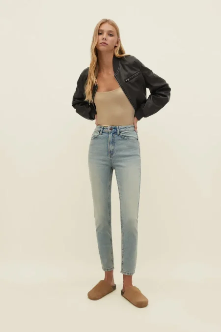 761 SLIM-FIT MOM JEANS