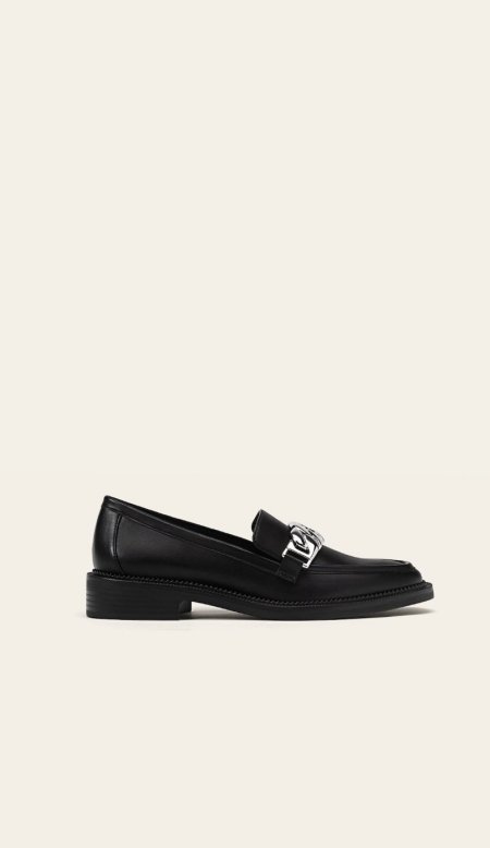 BLACK LOAFERS WITH CHAIN DETAIL