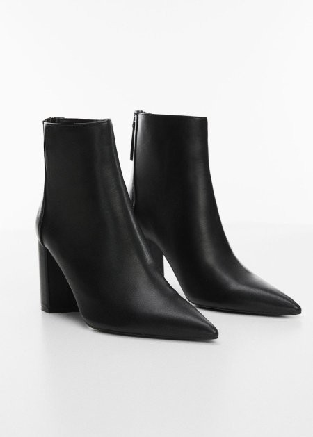 Pointed-toe ankle boot swith zip closure