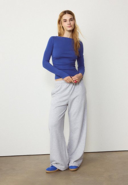 Long sleeve T-shirt with gathering