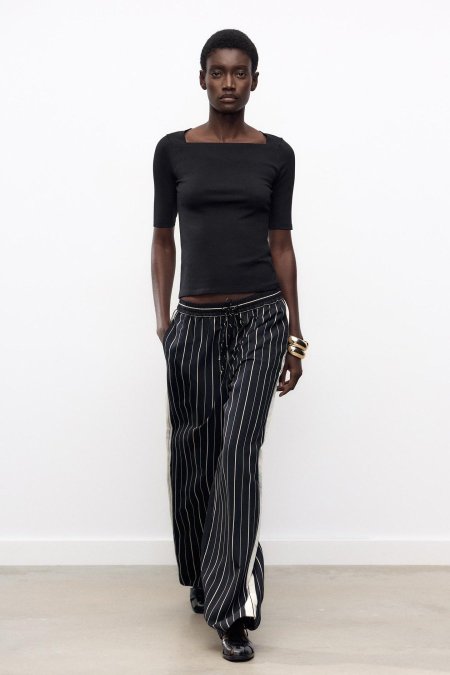 SQUARE NECKLINE T-SHIRT