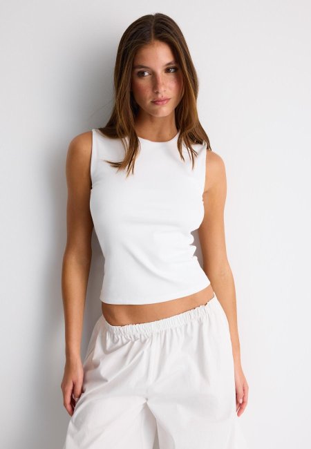 Basic Sleeveless T-Shirt