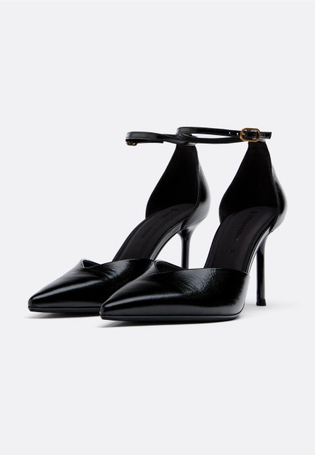 Leather heeled shoes