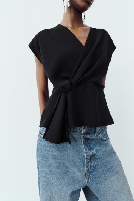 CREPE TOP WITH KNOT