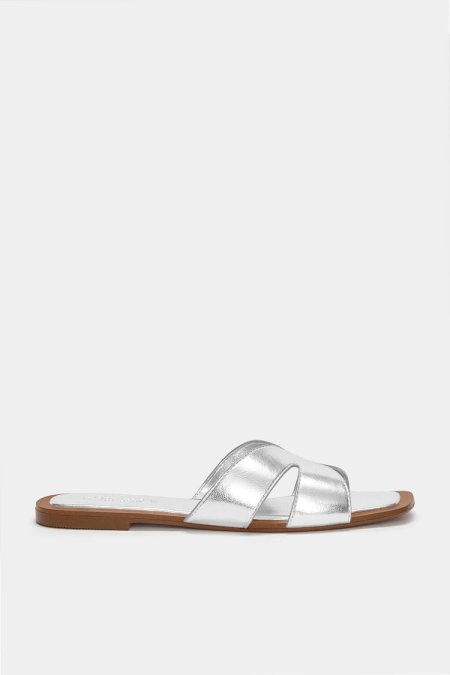 Crossover strap sandals