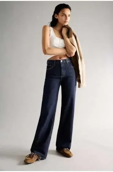 Straight-leg high-waist jeans