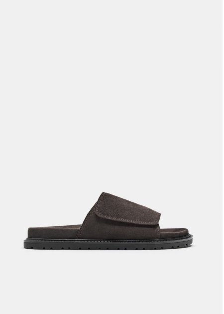 Flat leather sandals