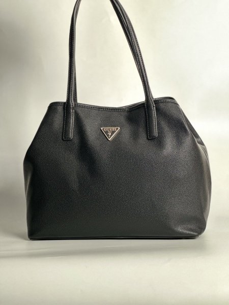 Victtoria guess black
