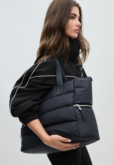 Padded shoulder shopper bag