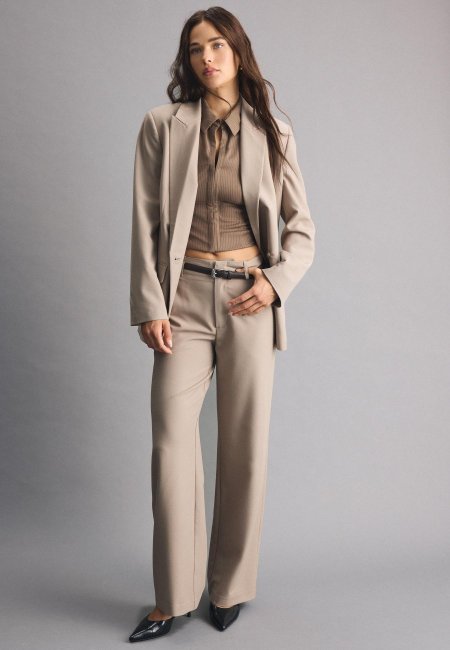 Flowing straight smart trousers with belt
