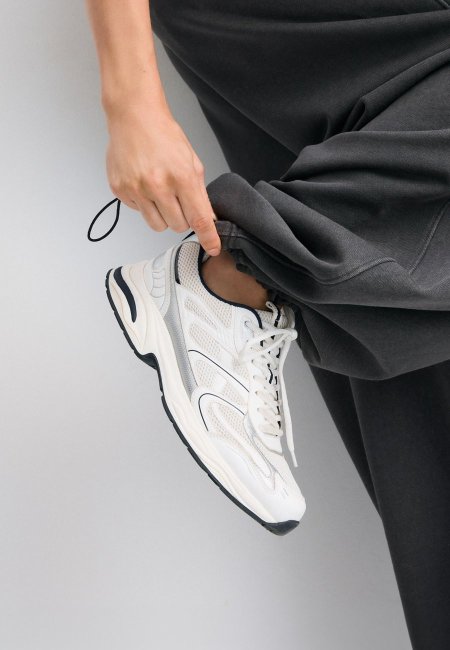 Trainers detail