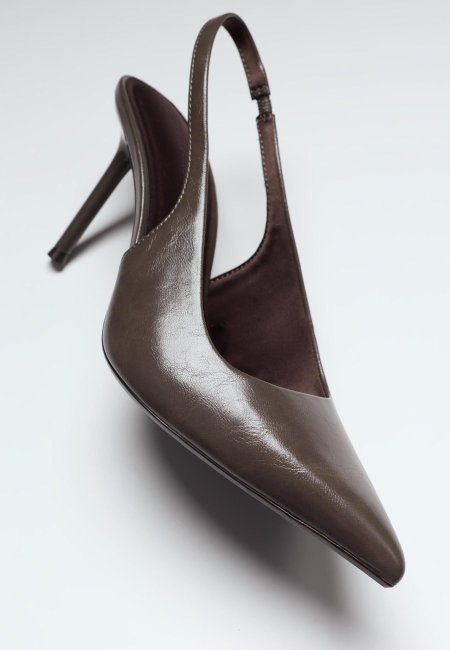 Basic heeled slingback shoes