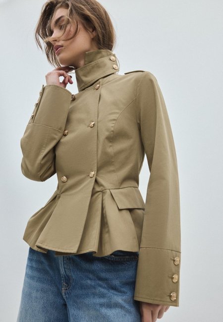 Fitted button-up blazer Beige